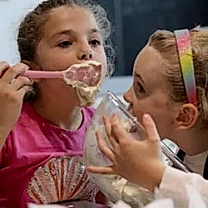 Baking cakes with the kids: a fun weekend activity! Right? Yeah, until they get ahold of the left-over icing and sugar levels hit the roof  Ok, maybe thats a tad dramatic. Let us handle the sugar-rush, and you enjoy the good bits...like the cake? https://goo.gl/SA7UZI #avenuecookery